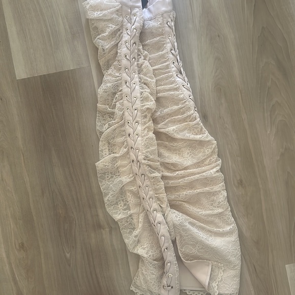 NWT Guess lace bodycon dress - Picture 4 of 5